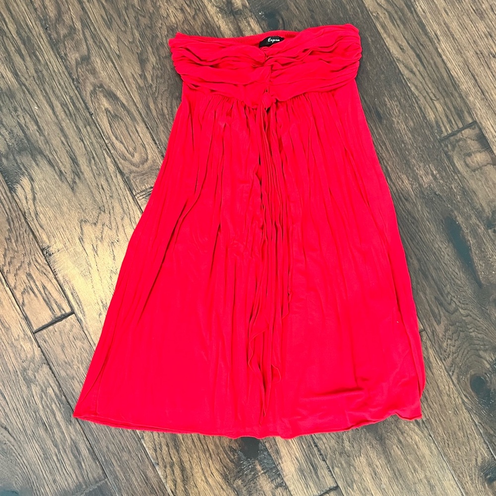 Super fun RED strapless top / dress. Express. Women’s XS. EUC.